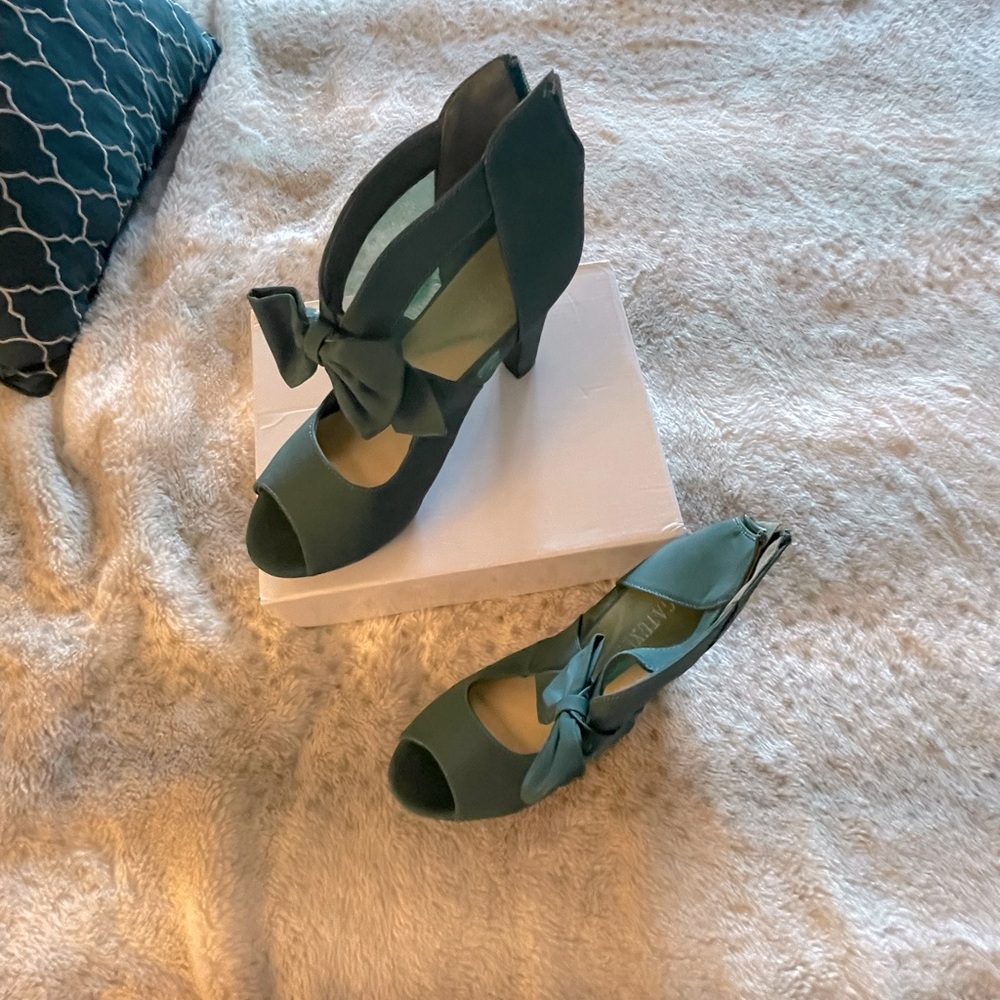 Vintage style pumps by GATUXUS size 40